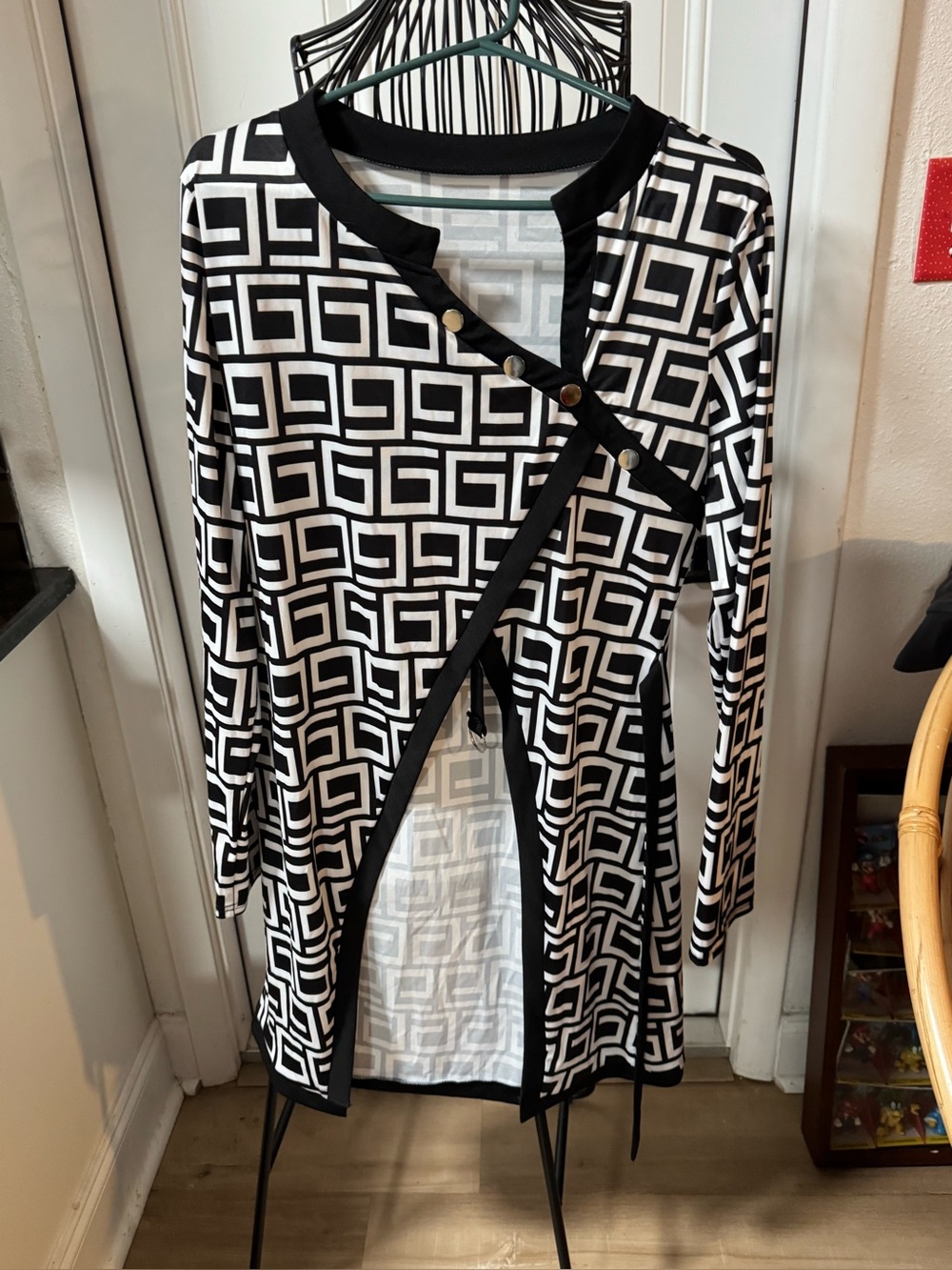 Black & White Geometric Long Sleeve Tunic Dress